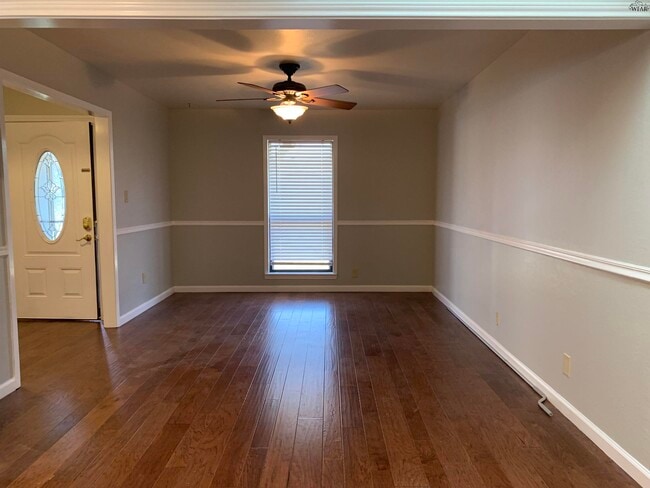 Building Photo - 2902 McNiel Ave