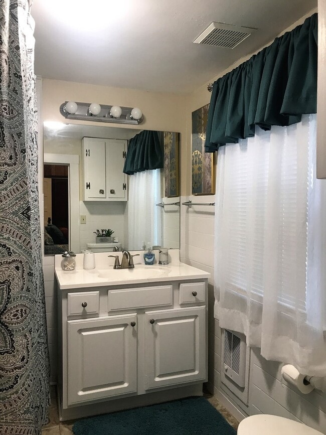 Building Photo - Furnished & Inviting Rental Between South Hill & Boydton