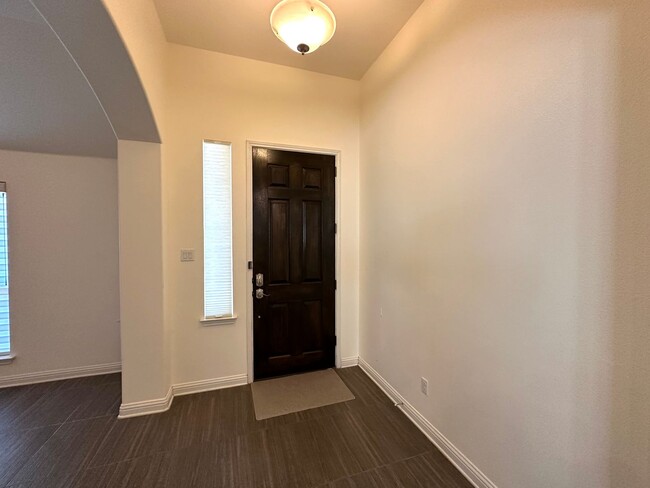 Building Photo - Single Story, 3 Bedroom, 2 Bathroom Home f...