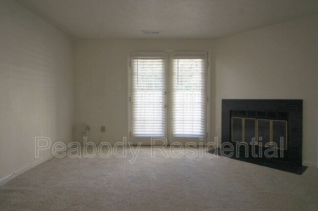 Building Photo - 1544 Woodcrest Dr