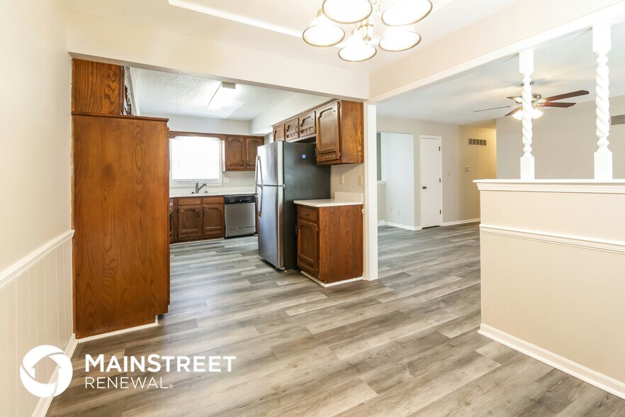 Building Photo - 612 Arena Dr