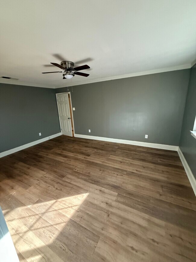 Building Photo - 207 E Kimbrough St