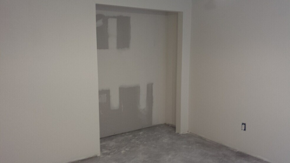 Building Photo - 731 Crawford Dr
