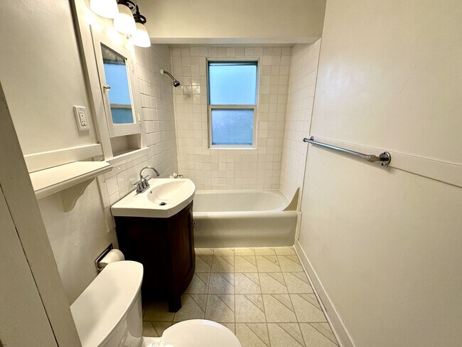 Building Photo - 421 S Coeur d'Alene St