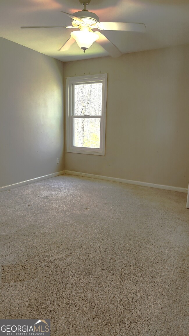 Building Photo - 419 Long Shore Way