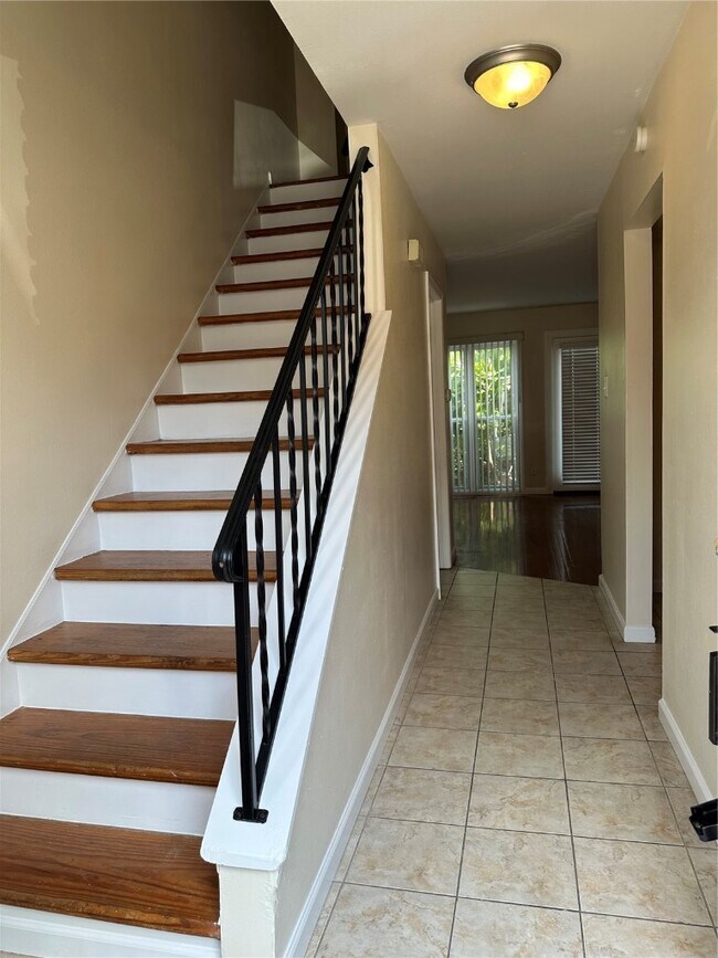 Building Photo - 1126 Rue La Chelle Walk