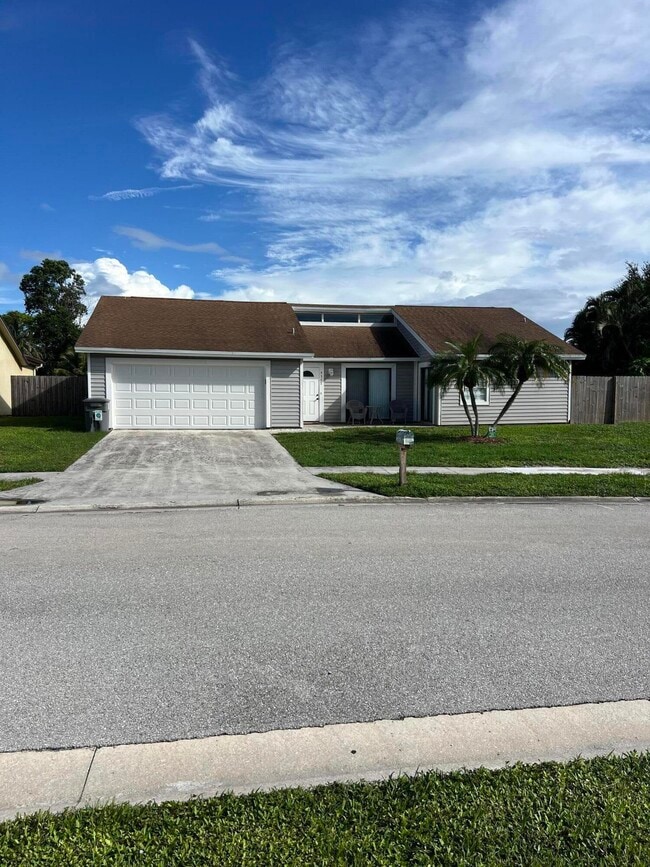 Building Photo - 9353 Longmeadow Cir