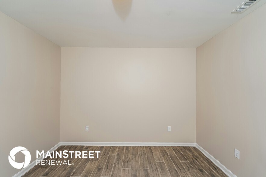 Building Photo - 1282 Railroad Dr