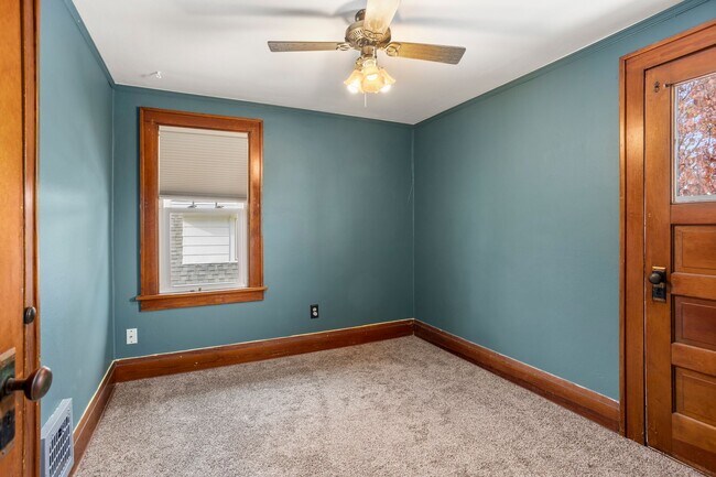 Building Photo - 3 Bedroom Fond Du Lac House