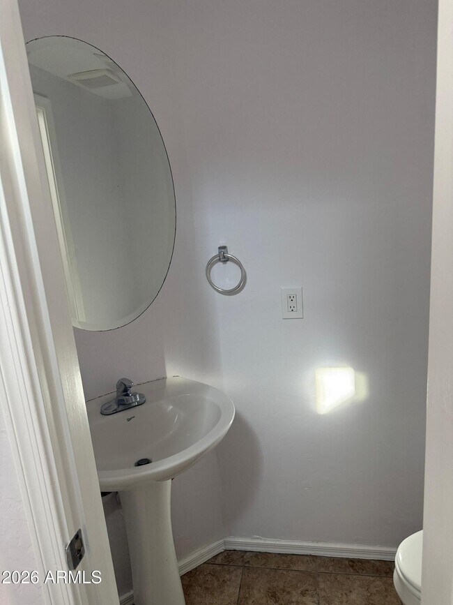 Building Photo - 4752 E Laurel Ave