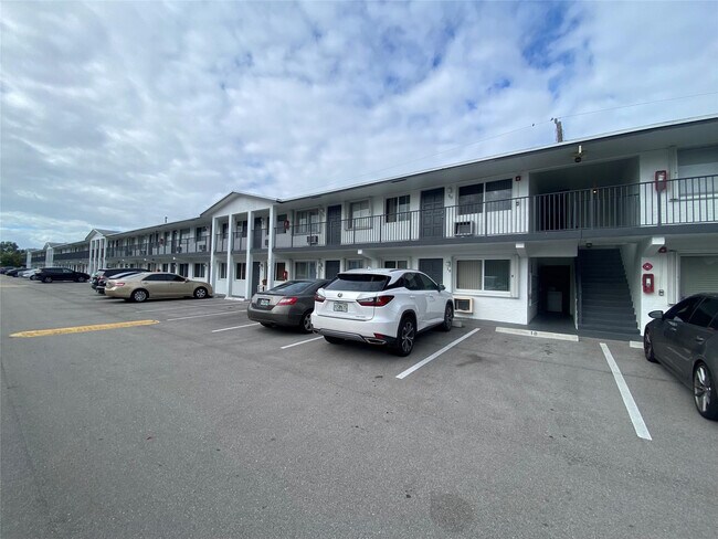 Building Photo - 1812 E Oakland Park Blvd