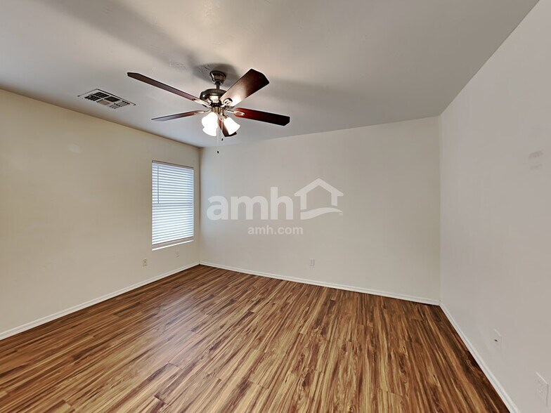 Building Photo - 1030 S 223rd Ln