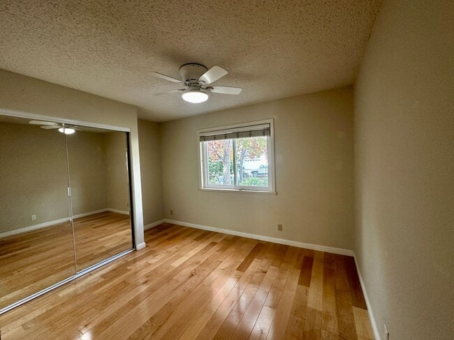 Building Photo - Single Story Court location