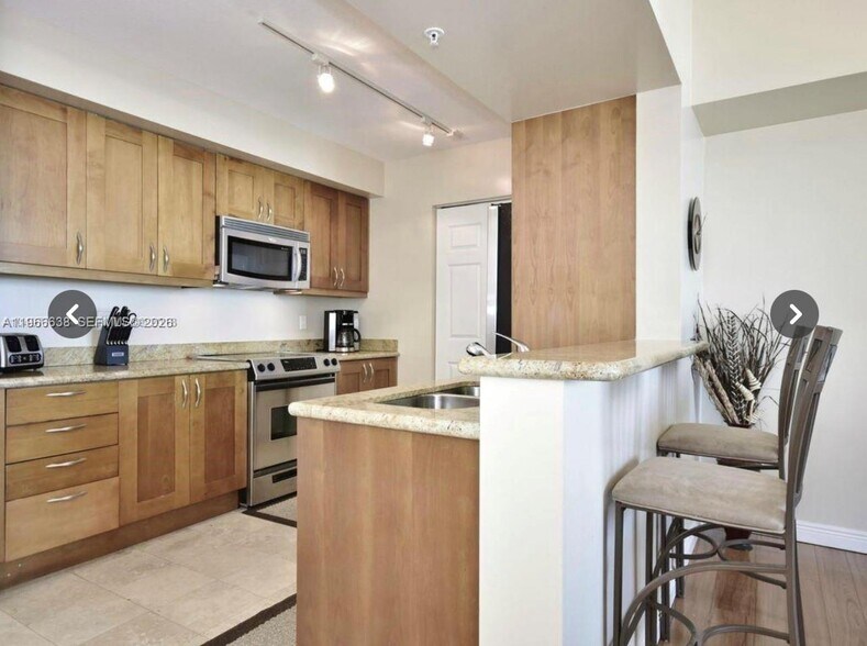 Building Photo - 1755 E Hallandale Beach Blvd