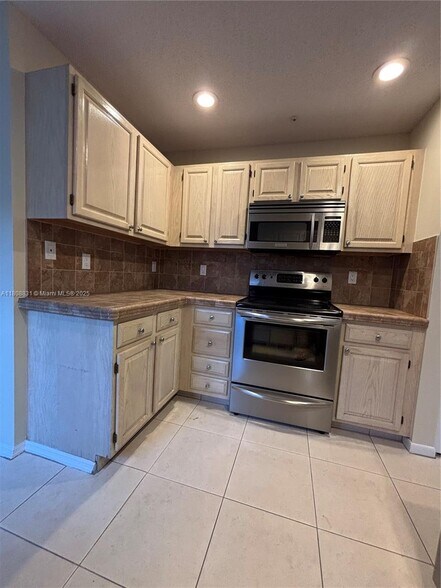 Building Photo - 9366 Arborwood Cir