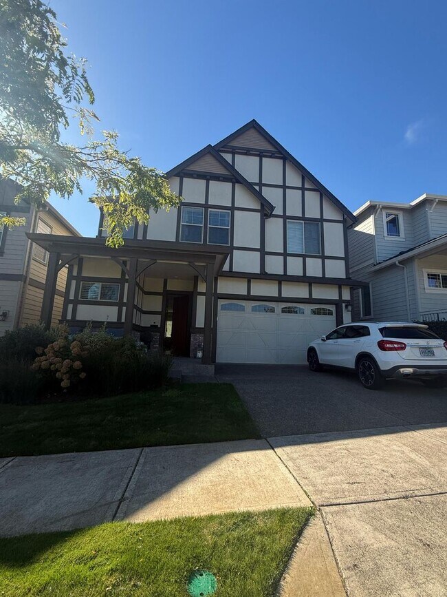Building Photo - Spacious 4 BD Home with Private Backyard &...