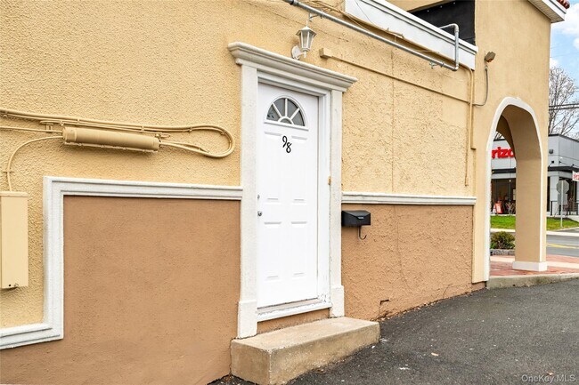 Building Photo - 98 S Main St