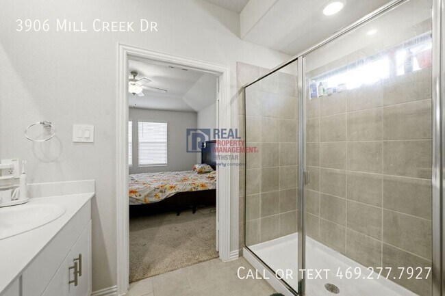 Building Photo - 3906 Ml Crk Dr