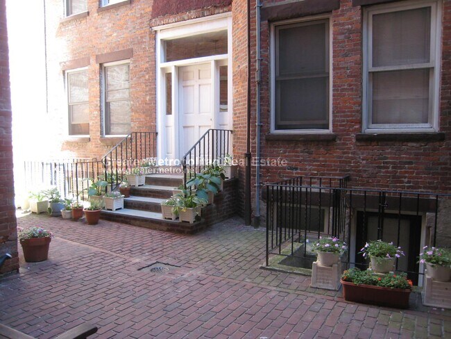 Building Photo - 30 Clark St