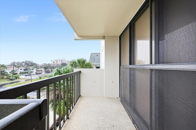 Building Photo - 400 Island Way