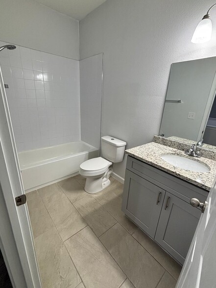 Building Photo - 900 Lakefront Village Dr