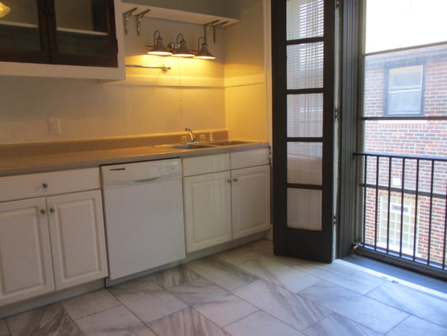 Building Photo - 1079 Terrace Dr