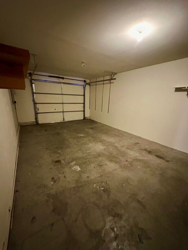 Building Photo - *** $800 OFF 1st Month *** Charming Duplex in Redmond, OR! 611 NE Larch!