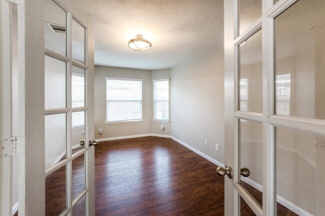 Building Photo - 10902 Barker View Dr