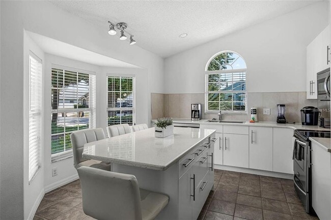Building Photo - 8065 Indian Creek Blvd
