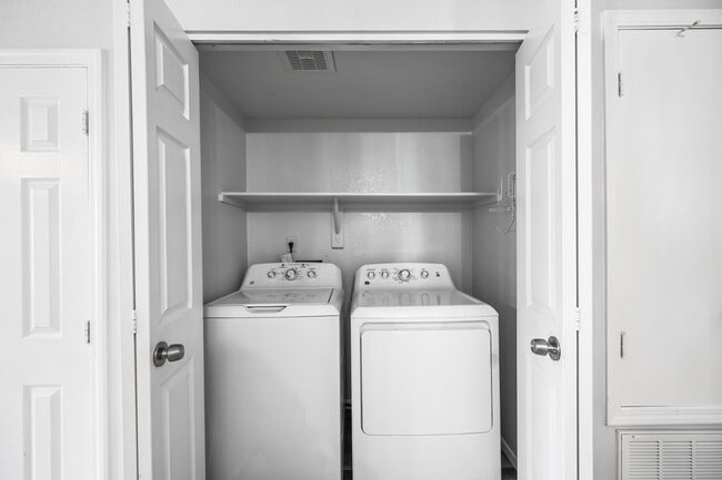 Building Photo - 455 S Mesa Dr