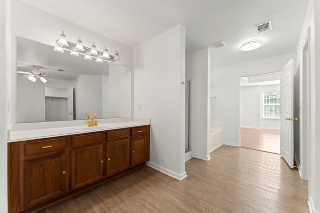 Building Photo - 235 Doncaster