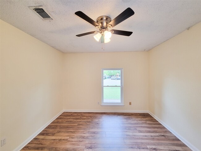 Building Photo - 12611 Dermott Dr