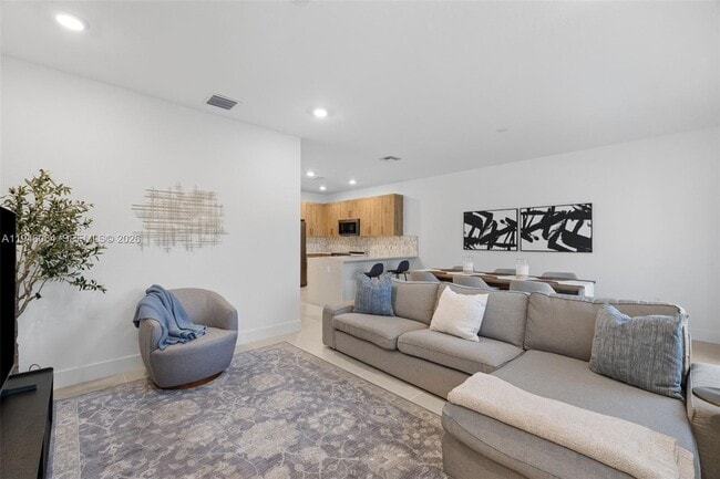 Building Photo - 131 SW 171st Terrace