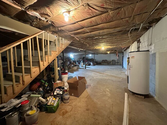 Building Photo - 4 Bed/2 Bath Brick Home - Church Hill TN