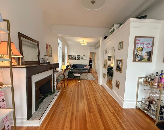 Building Photo - 1539 N Wells St