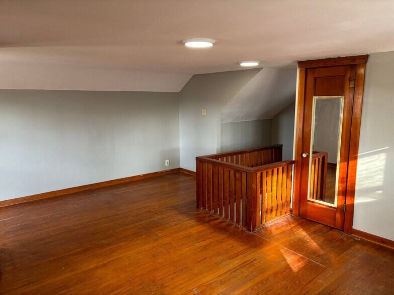 Building Photo - 1304 Randle St