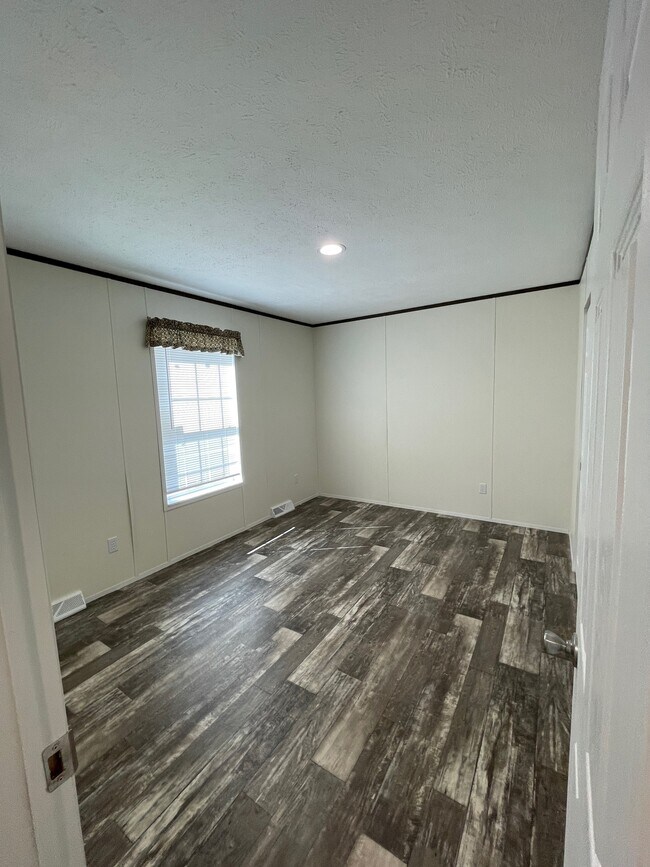 Building Photo - 63 Colonial Dr