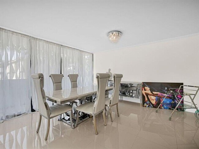 Building Photo - 2049 S Ocean Dr