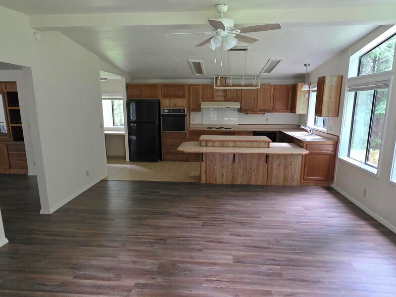 Building Photo - 20835 Valsetz Rd