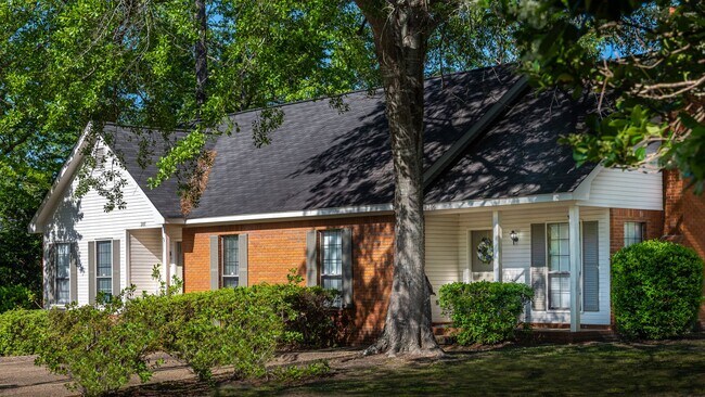 Building Photo - Woodshire Duplexes & Townhomes