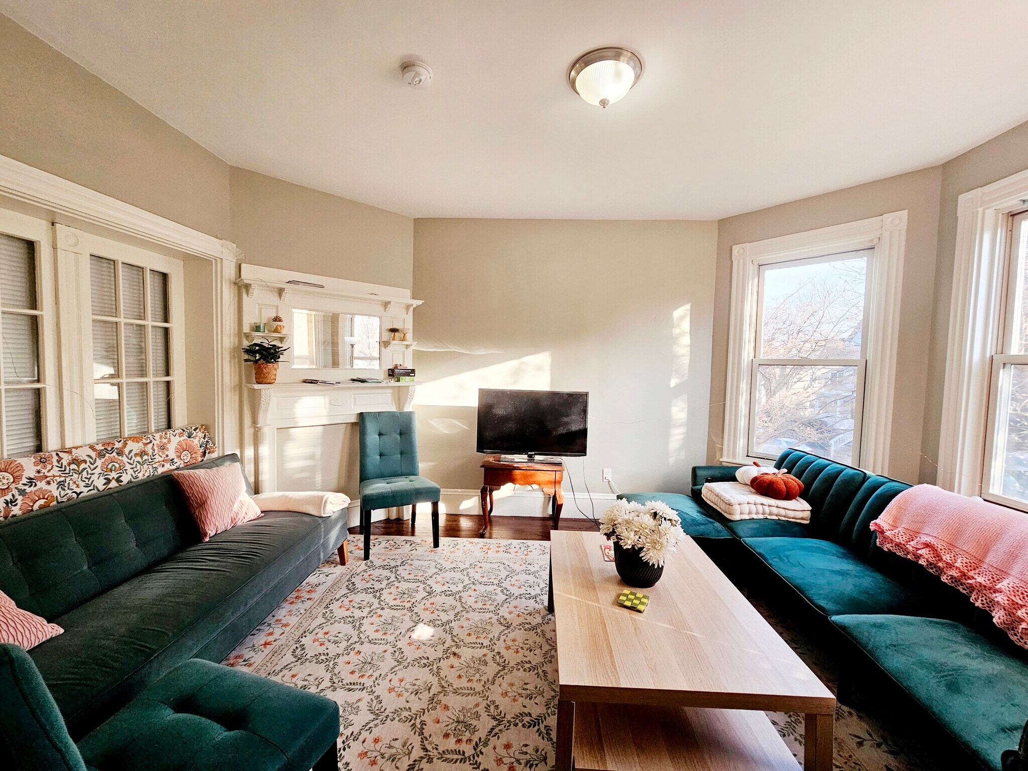 Building Photo - 23 Evergreen St