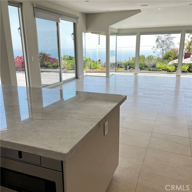 Building Photo - 2615 Temple Hills Dr