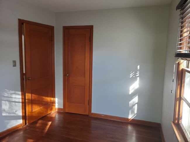 Building Photo - Nice 2 bedroom very near College Hill park