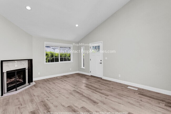 Building Photo - Charming Portland Retreat: Spacious Home w...