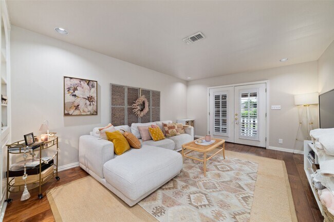 Building Photo - 869 Wax Myrtle Ln
