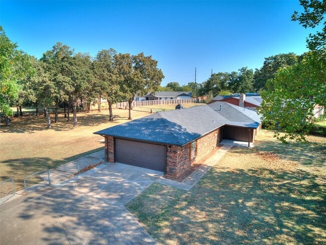 Building Photo - 103 Clador Dr