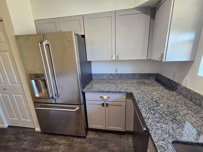 Building Photo - Beautifully Renovated, Top Floor, 2 Bedroom 2 Bath East Boulder Condo for Rent!