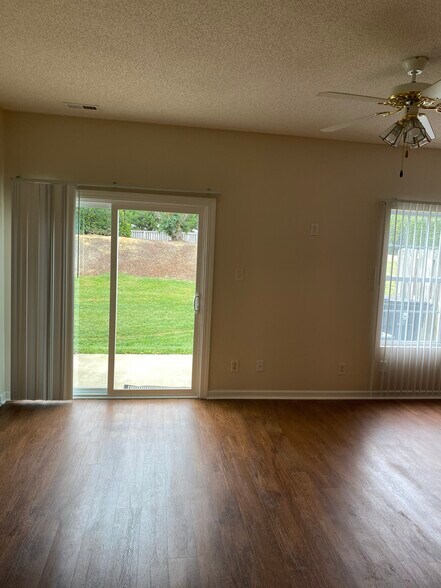 Building Photo - 102 Watertree Ln