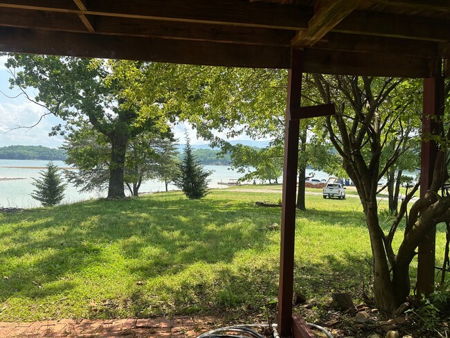 Building Photo - Lake Life!!!