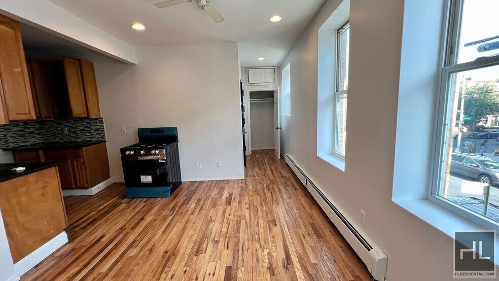 Building Photo - 2BR 1BA Pre-War In Crown Heights